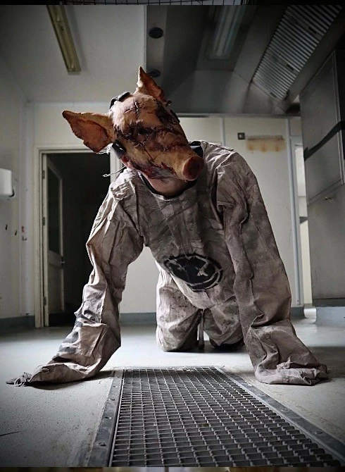 Mad About Horror Straight Jacket And Trousers (Smiley Version) 7 Mad About Horror Straight Jacket And Trousers (Smiley Version) - Image 7